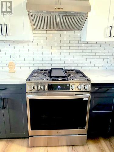 109 Penrose Street, Sarnia, ON - Indoor Photo Showing Kitchen With Stainless Steel Kitchen