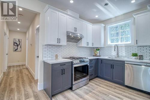 109 Penrose Street, Sarnia, ON - Indoor Photo Showing Kitchen With Upgraded Kitchen