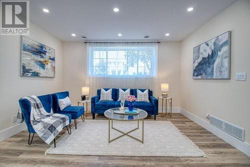 109 Penrose Street, Sarnia, ON - Indoor Photo Showing Living Room