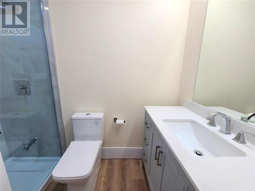 109 Penrose Street, Sarnia, ON - Indoor Photo Showing Bathroom