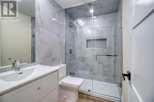 109 Penrose Street, Sarnia, ON - Indoor Photo Showing Bathroom