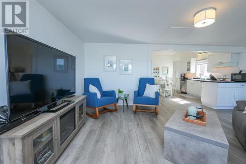 5322 Broadview Avenue, Lambton Shores, ON - Indoor Photo Showing Living Room