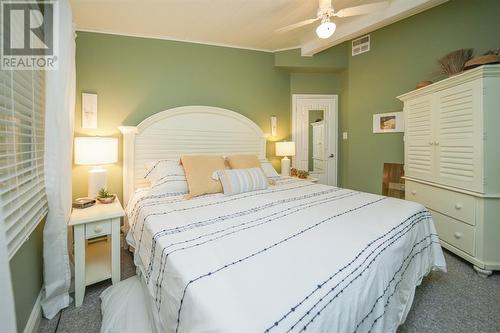 5322 Broadview Avenue, Lambton Shores, ON - Indoor Photo Showing Bedroom