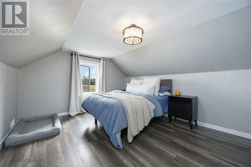 7043 Base Line Road, Wallaceburg, ON - Indoor Photo Showing Bedroom