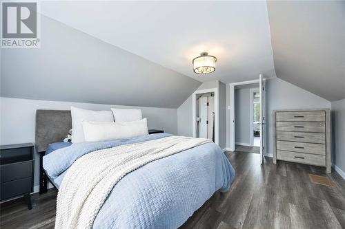 7043 Base Line Road, Wallaceburg, ON - Indoor Photo Showing Bedroom