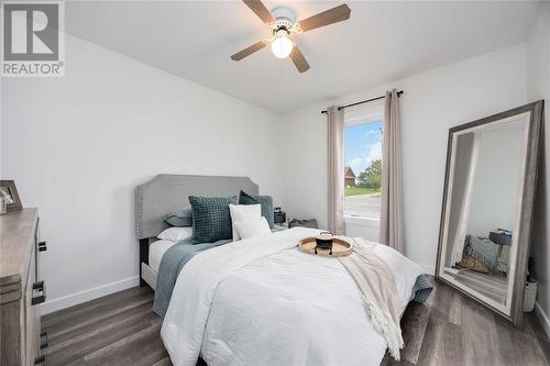 7043 Base Line Road, Wallaceburg, ON - Indoor Photo Showing Bedroom