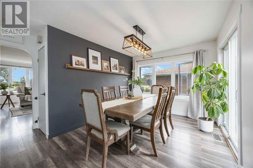 7043 Base Line Road, Wallaceburg, ON - Indoor Photo Showing Dining Room