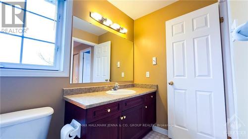 59 Montana Way, Ottawa, ON - Indoor Photo Showing Bathroom