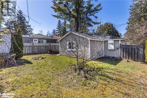 Rear view of house with a lawn - 72 57Th Street N, Wasaga Beach, ON 