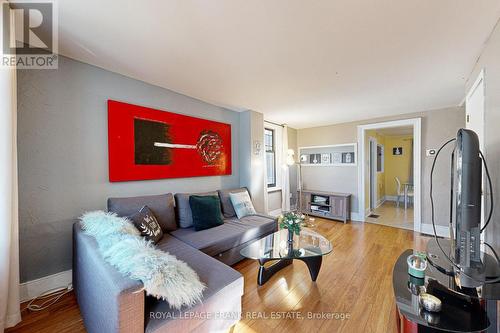 305 Nassau Street, Oshawa (Vanier), ON - Indoor Photo Showing Living Room