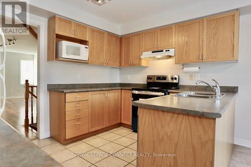 2761 Bur Oak Avenue, Markham, ON - Indoor Photo Showing Kitchen With Double Sink