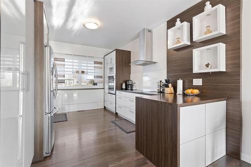 14 Sterling Drive, Mitchell, MB - Indoor Photo Showing Kitchen