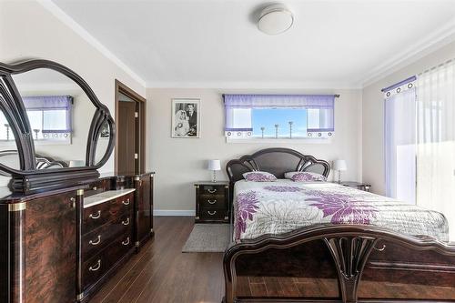 14 Sterling Drive, Mitchell, MB - Indoor Photo Showing Bedroom