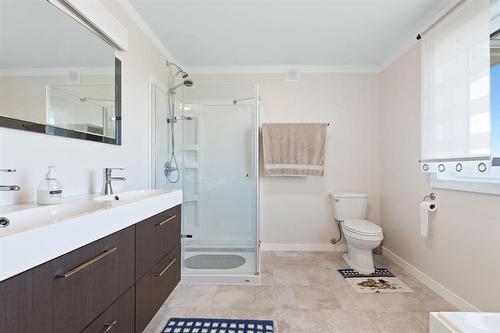 14 Sterling Drive, Mitchell, MB - Indoor Photo Showing Bathroom