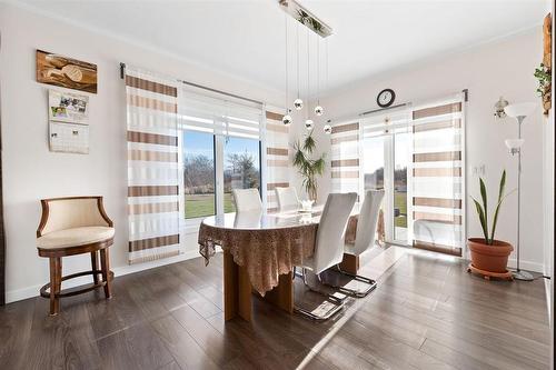 14 Sterling Drive, Mitchell, MB - Indoor Photo Showing Dining Room