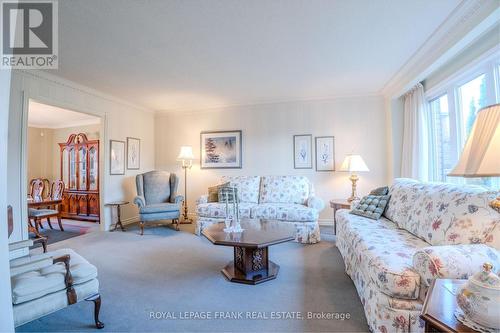 1 Dunsford Court, Kawartha Lakes (Lindsay), ON - Indoor Photo Showing Living Room