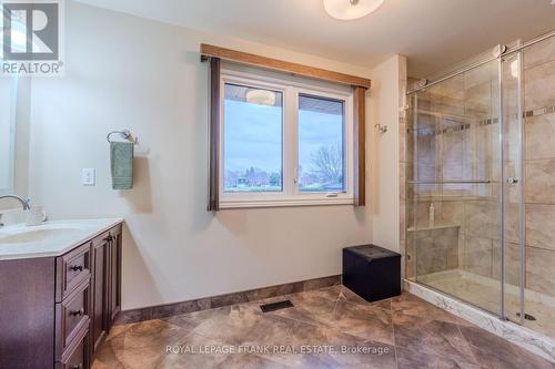 1 Dunsford Court, Kawartha Lakes (Lindsay), ON - Indoor Photo Showing Bathroom