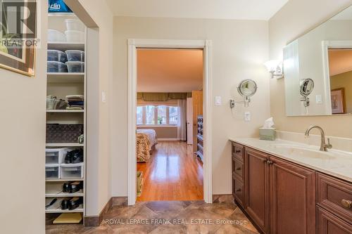 1 Dunsford Court, Kawartha Lakes (Lindsay), ON - Indoor Photo Showing Bathroom