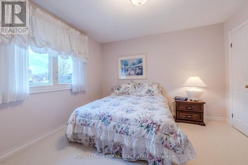 1 Dunsford Court, Kawartha Lakes (Lindsay), ON - Indoor Photo Showing Bedroom