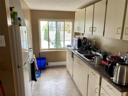 1528 Lorne Avenue, Brandon, MB - Indoor Photo Showing Kitchen With Double Sink