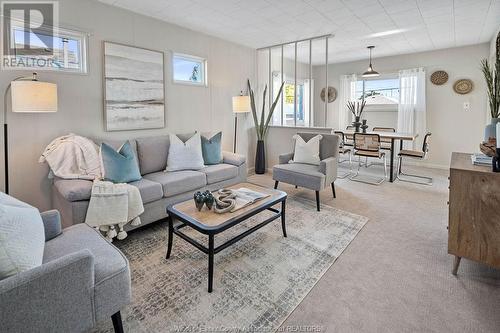 3803 Connaught Avenue, Windsor, ON - Indoor Photo Showing Living Room