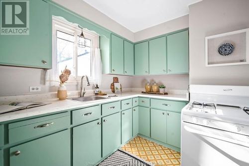 3803 Connaught Avenue, Windsor, ON - Indoor Photo Showing Kitchen