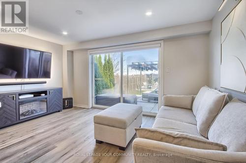 33 Goodwin Drive, Barrie, ON - Indoor Photo Showing Living Room