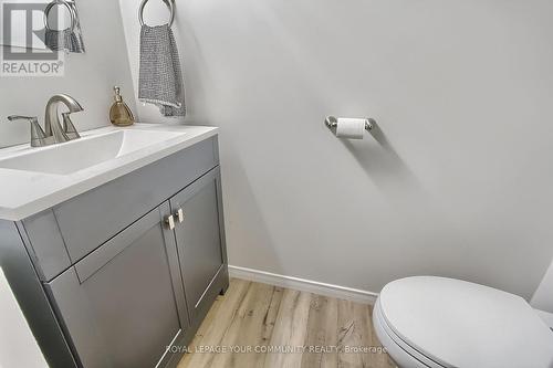 33 Goodwin Drive, Barrie, ON - Indoor Photo Showing Bathroom