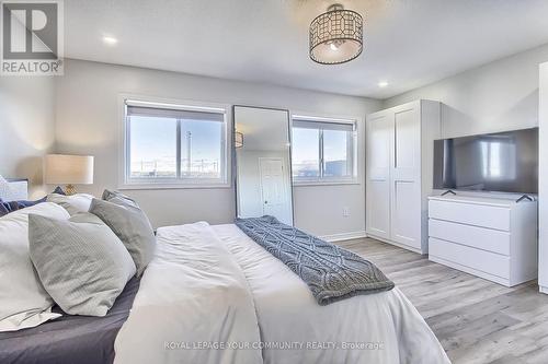 33 Goodwin Drive, Barrie, ON - Indoor Photo Showing Bedroom