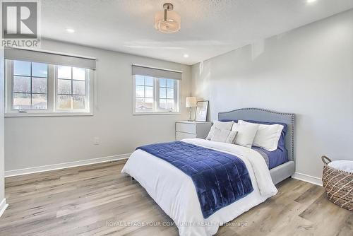 33 Goodwin Drive, Barrie, ON - Indoor Photo Showing Bedroom