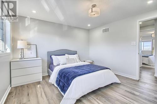 33 Goodwin Drive, Barrie, ON - Indoor Photo Showing Bedroom