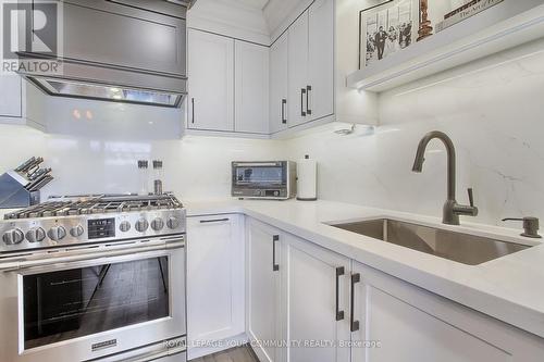 33 Goodwin Drive, Barrie, ON - Indoor Photo Showing Kitchen