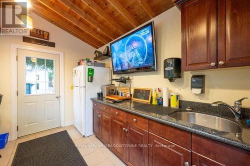 13 Mckee Drive, Caledon, ON - Indoor Photo Showing Kitchen