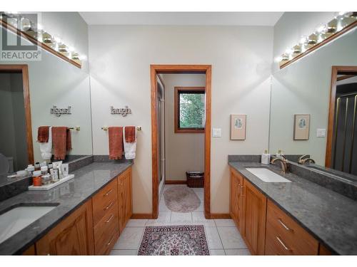 3023 Westside Road, Moyie, BC - Indoor Photo Showing Bathroom