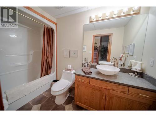 3023 Westside Road, Moyie, BC - Indoor Photo Showing Bathroom