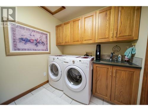 3023 Westside Road, Moyie, BC - Indoor Photo Showing Laundry Room