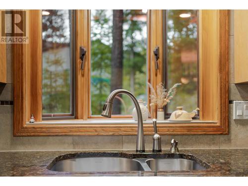 3023 Westside Road, Moyie, BC - Indoor Photo Showing Kitchen With Double Sink