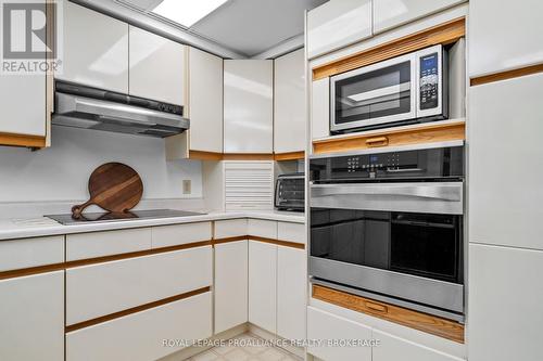 130 Factory Lane, Loyalist (Bath), ON - Indoor Photo Showing Kitchen