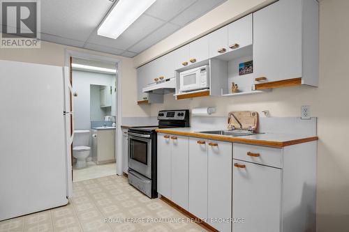 130 Factory Lane, Loyalist (Bath), ON - Indoor Photo Showing Kitchen