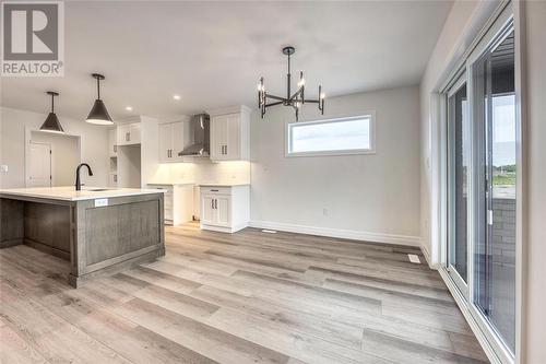 3927 Arie Court, Plympton-Wyoming, ON - Indoor Photo Showing Kitchen With Upgraded Kitchen