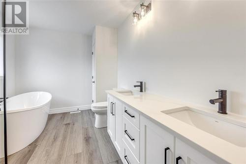 3927 Arie Court, Plympton-Wyoming, ON - Indoor Photo Showing Bathroom