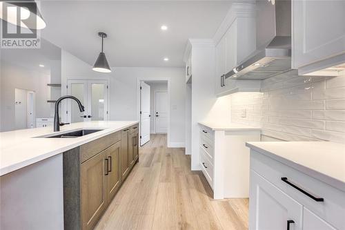 3927 Arie Court, Plympton-Wyoming, ON - Indoor Photo Showing Kitchen With Upgraded Kitchen