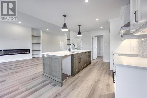 3927 Arie Court, Plympton-Wyoming, ON - Indoor Photo Showing Kitchen With Upgraded Kitchen