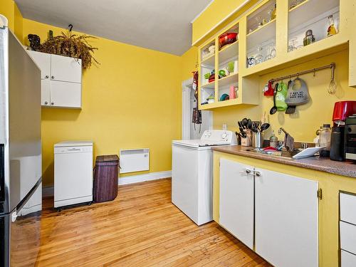 Cuisine - 3702  - 3706 Rue Adam, Montréal (Mercier/Hochelaga-Maisonneuve), QC - Indoor Photo Showing Laundry Room