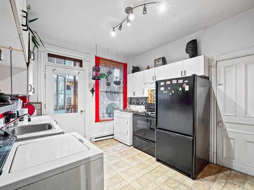 Cuisine - 3702  - 3706 Rue Adam, Montréal (Mercier/Hochelaga-Maisonneuve), QC - Indoor Photo Showing Laundry Room