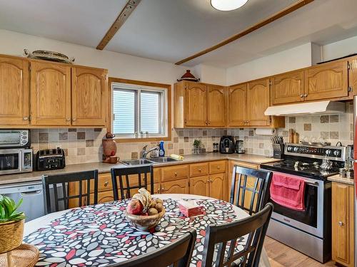 Kitchen - 416  - 418 Rue Leblanc E., Longueuil (Le Vieux-Longueuil), QC - Indoor Photo Showing Kitchen With Double Sink