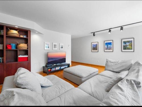 Living room - 11310 Rue Meunier, Montréal (Ahuntsic-Cartierville), QC - Indoor Photo Showing Living Room