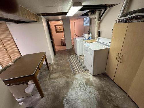 216 Atlantic Avenue, Thunder Bay, ON - Indoor Photo Showing Laundry Room