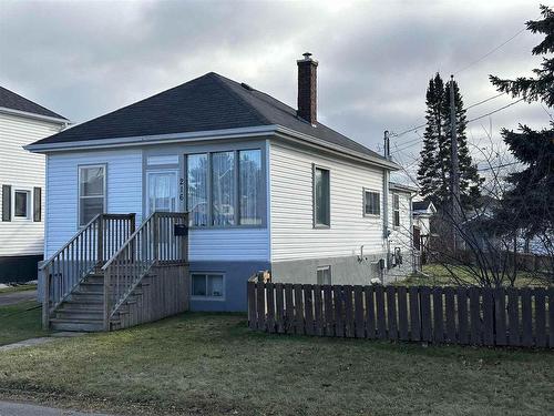 216 Atlantic Avenue, Thunder Bay, ON - Outdoor