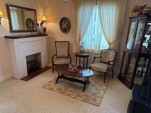 216 Atlantic Avenue, Thunder Bay, ON - Indoor Photo Showing Other Room With Fireplace